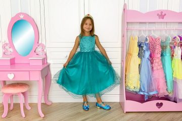 Sofia-Dresses-Up-for-Ball-and-her-new-Princess-room