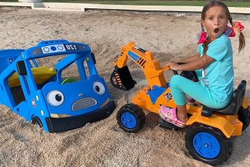 Sofia-amp-Dad-take-a-rest-on-the-sand-and-to-help-Toy-Little-Bus
