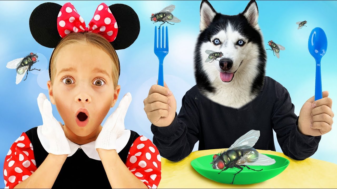 Sofia-and-Dog-playing-in-the-cafe-with-Kitchen-Play-Set