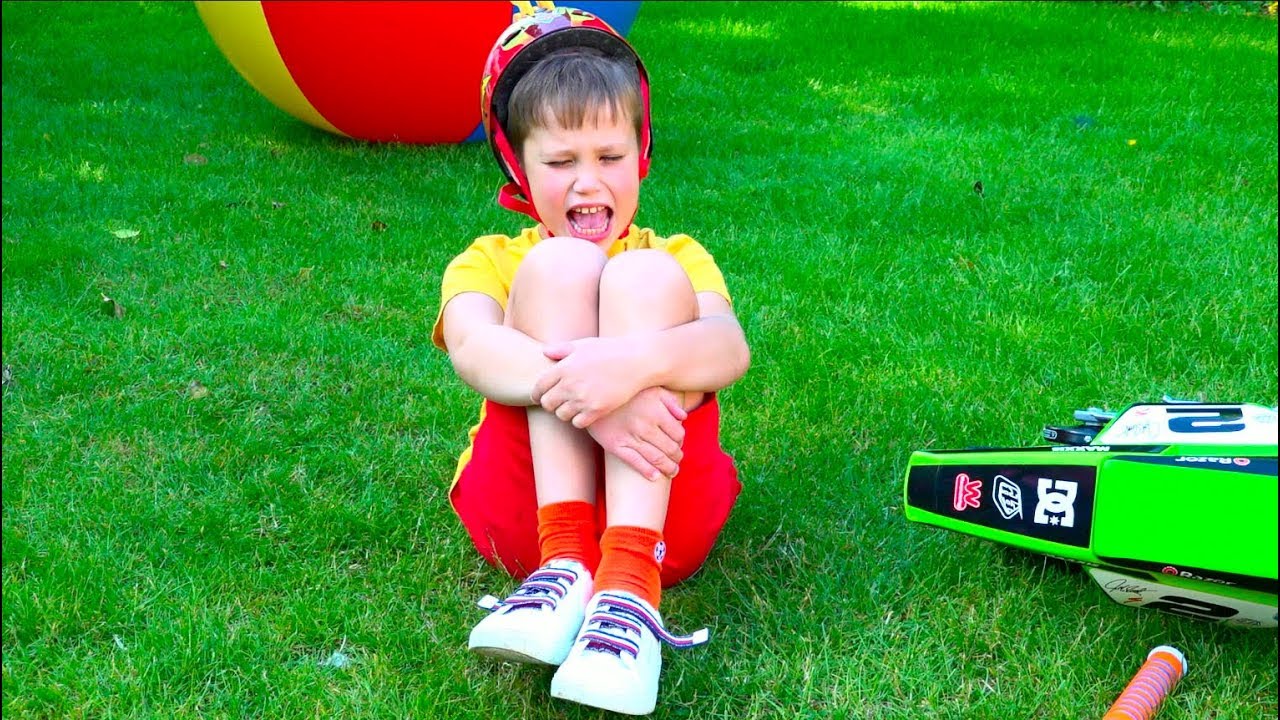 The-Boo-Boo-Story-Max-and-Mama-Songs-for-kids