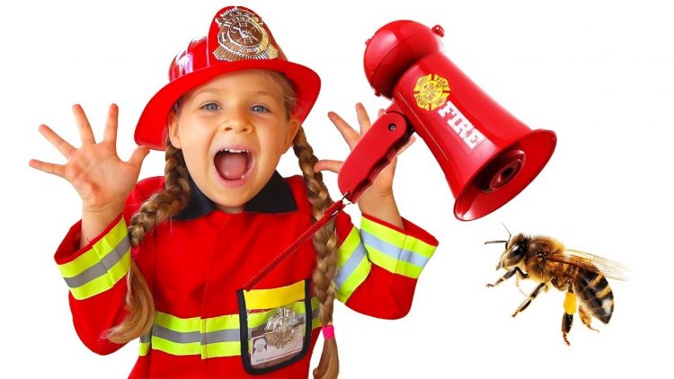 Diana-Pretend-Play-Firefighter-amp-Saves-Dad