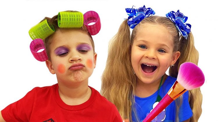 Diana-Pretend-Play-with-Kids-Makeup-kits
