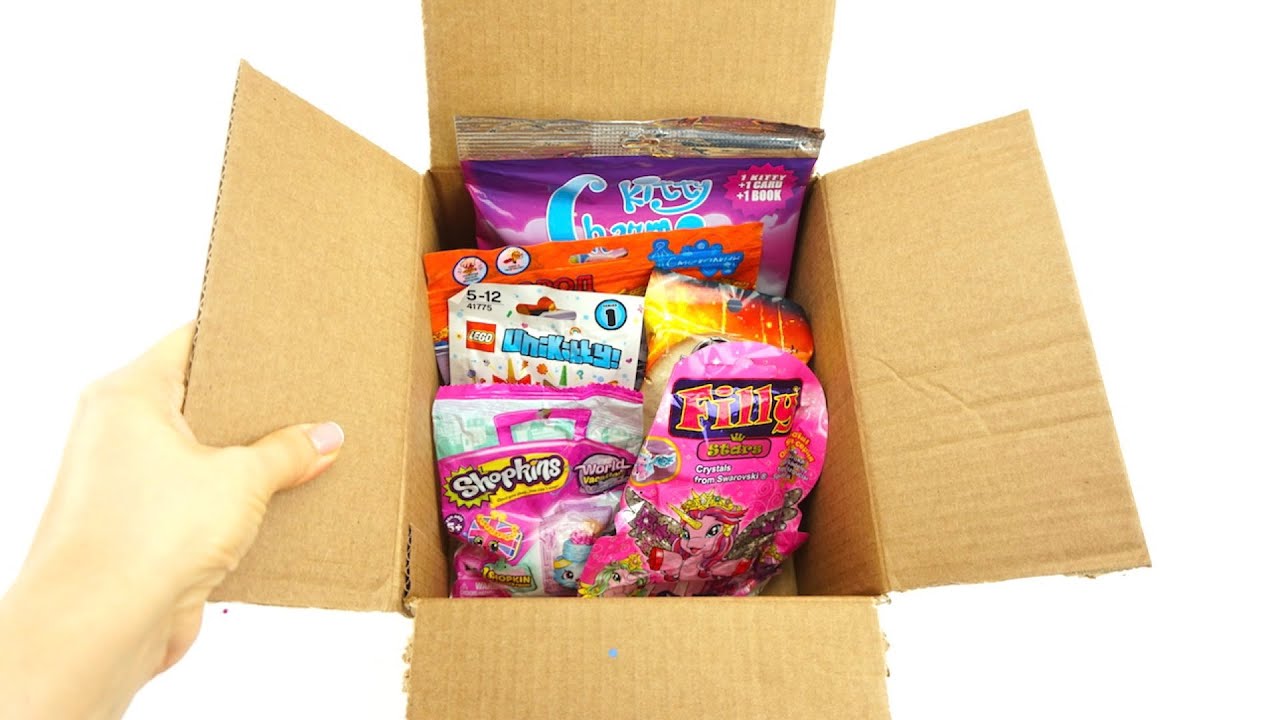 Posylka-s-syurprizami-i-igrushkami-dlya-detej