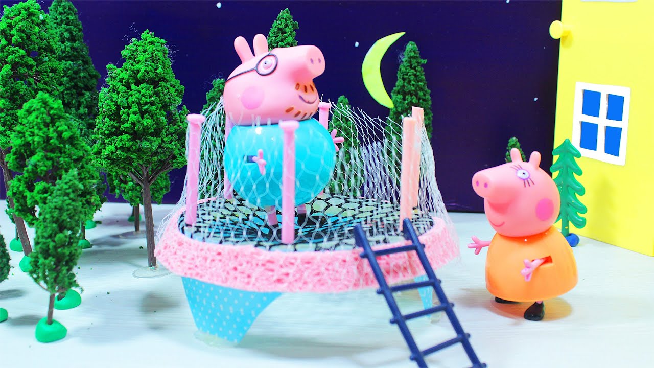 Papa-Svin-sdelal-batut-dlya-Svinki-Peppy-i-Dzhordzha-Multik-iz-igrushek