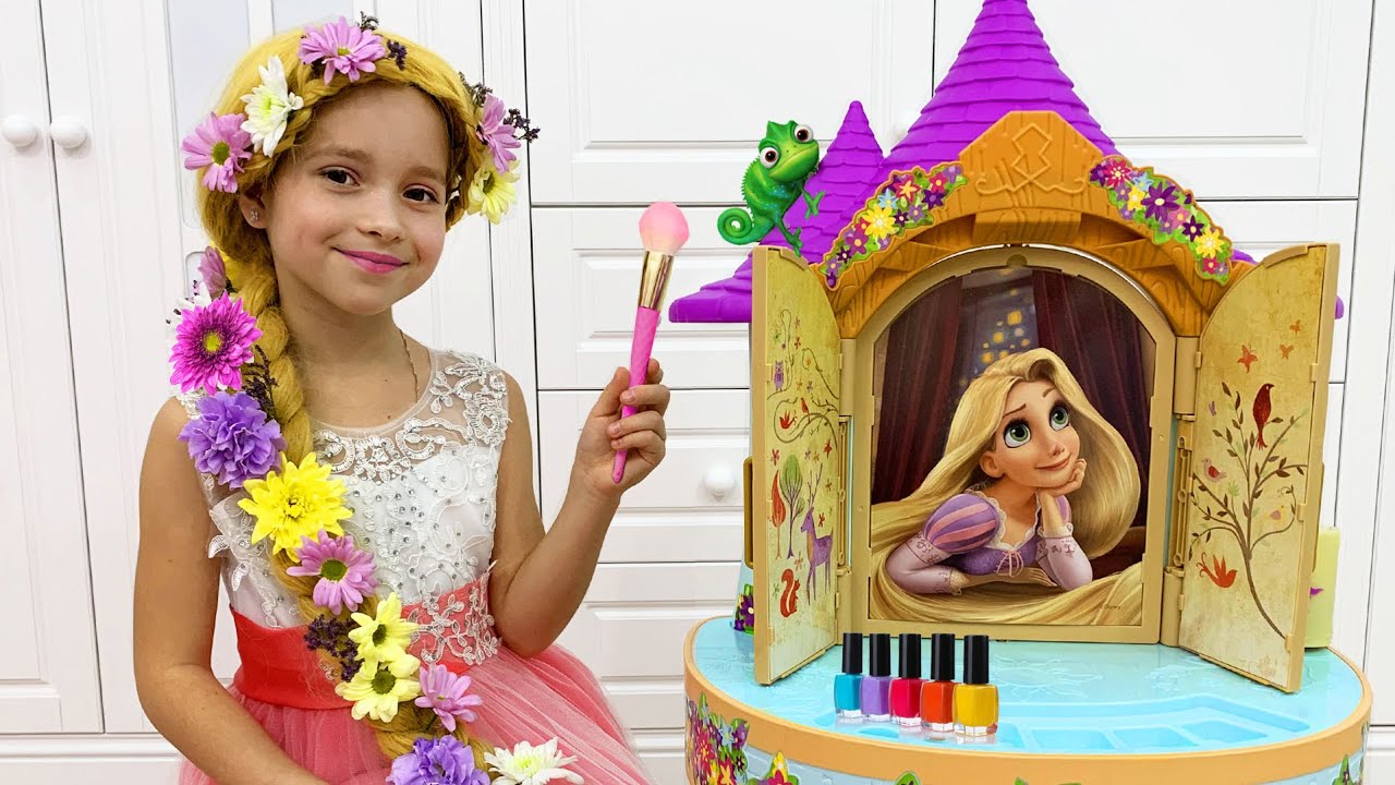 Sofiya-sobiraetsya-na-bal-Printsess-i-igraet-s-volshebnym-salonom-krasoty-Rapuntsel