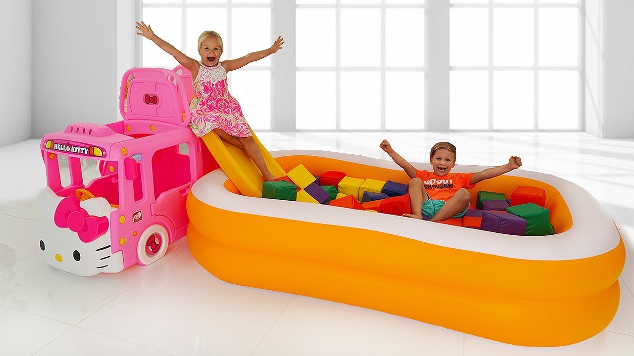 Diana-and-Roma-play-with-Toy-Cars