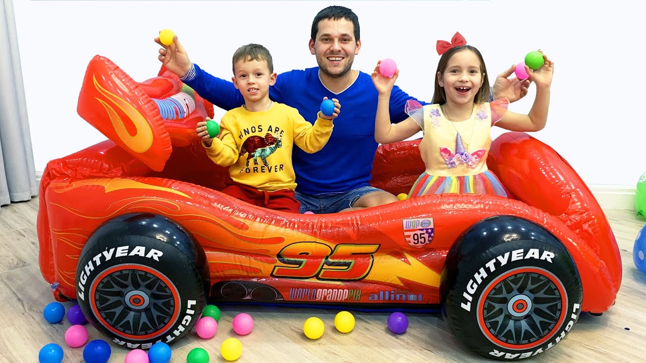 Sofiya-i-Maks-gotovyat-tort-i-syurprizy-na-den-rozhdeniya-pape