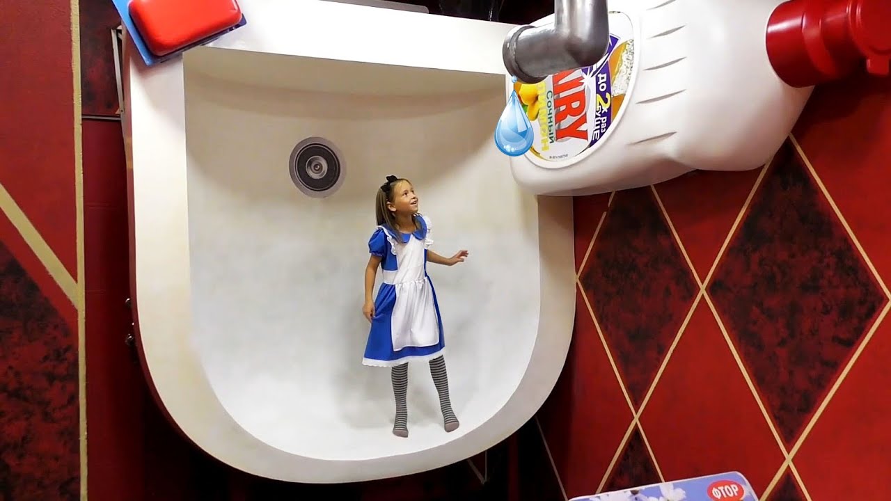 Sofiya-popala-v-Muzej-illyuzij-i-volshebnyj-Dom-Velikana-dlya-detej